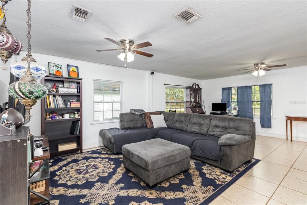 Active With Contract: $230,000 (3 beds, 2 baths, 1544 Square Feet)