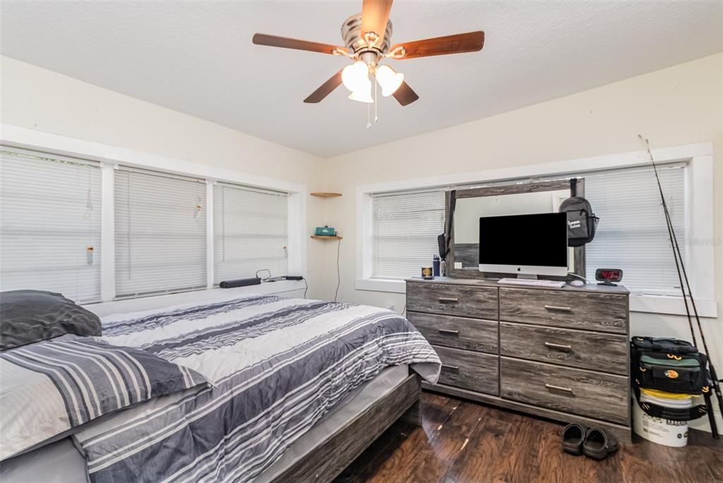 Active With Contract: $230,000 (3 beds, 2 baths, 1544 Square Feet)