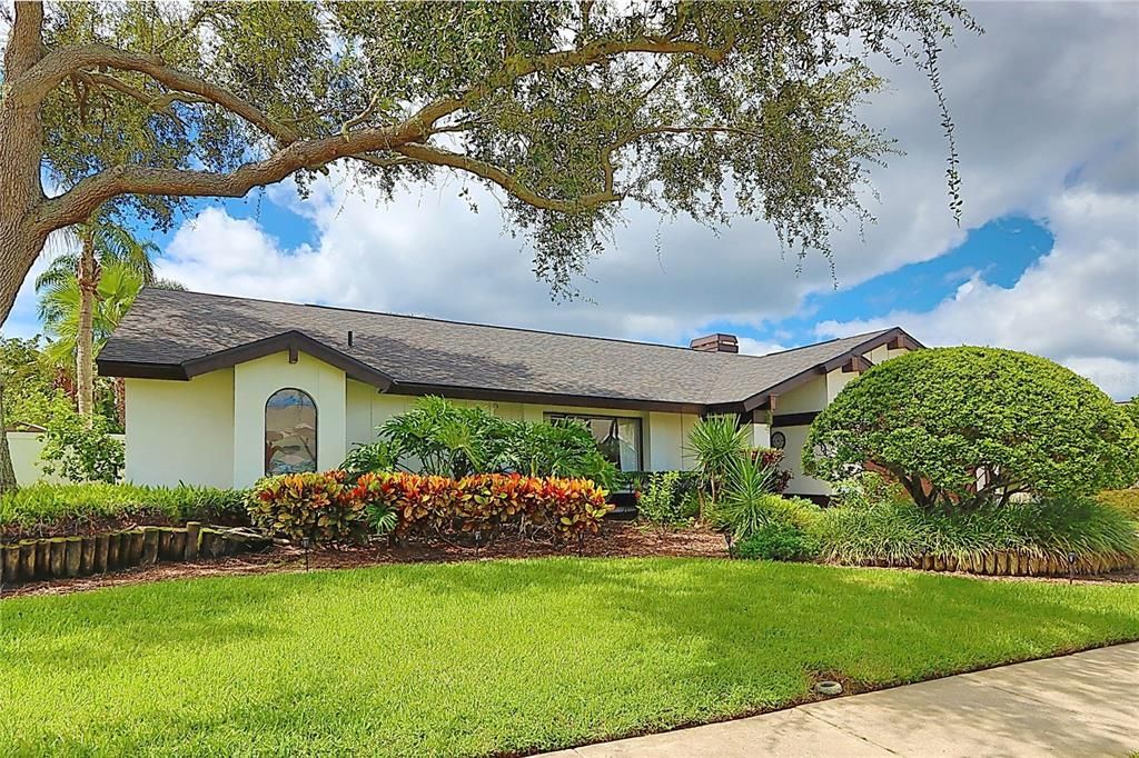 Под контрактом: $799,900 (4 спален, 2 ванн, 2661 Квадратных фут)