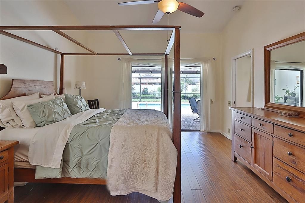 Под контрактом: $799,900 (4 спален, 2 ванн, 2661 Квадратных фут)