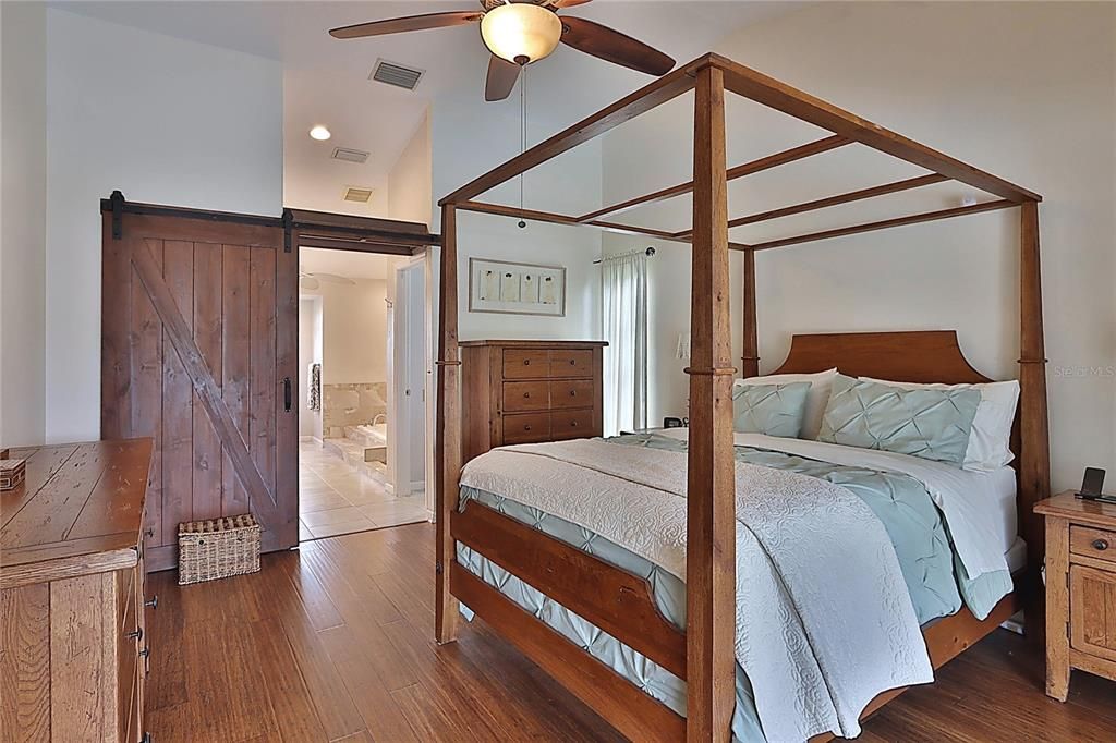 Под контрактом: $799,900 (4 спален, 2 ванн, 2661 Квадратных фут)