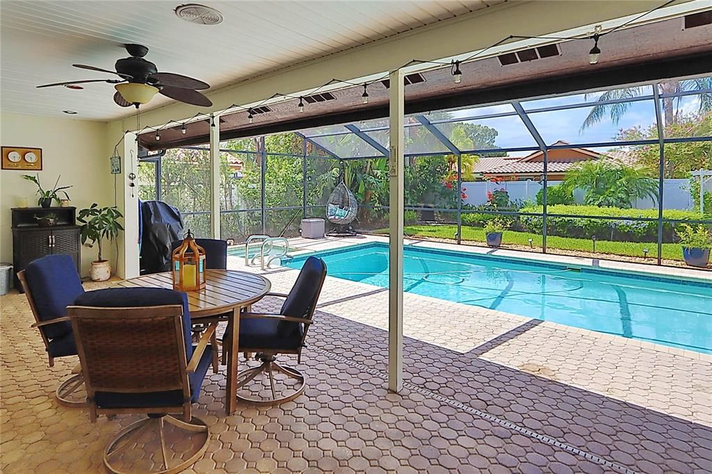 Под контрактом: $799,900 (4 спален, 2 ванн, 2661 Квадратных фут)