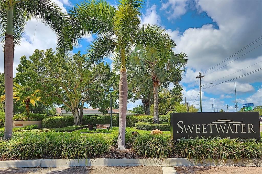 Под контрактом: $799,900 (4 спален, 2 ванн, 2661 Квадратных фут)