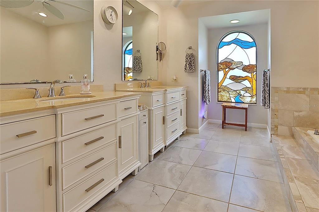 Под контрактом: $799,900 (4 спален, 2 ванн, 2661 Квадратных фут)