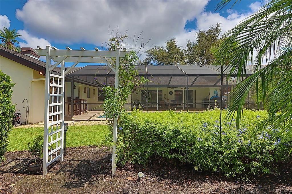 Под контрактом: $799,900 (4 спален, 2 ванн, 2661 Квадратных фут)