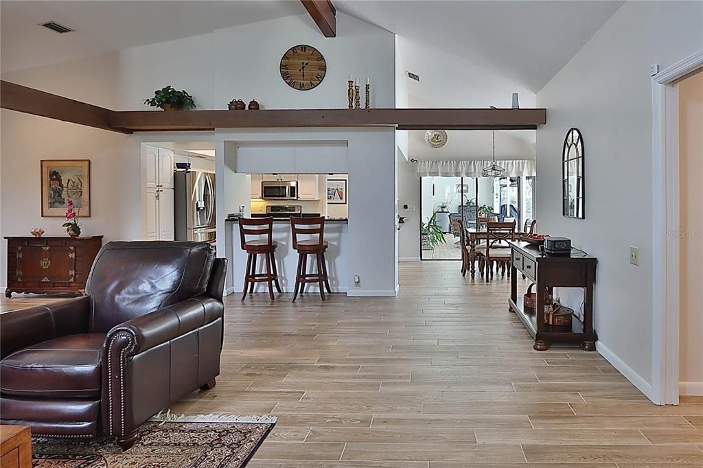 Под контрактом: $799,900 (4 спален, 2 ванн, 2661 Квадратных фут)