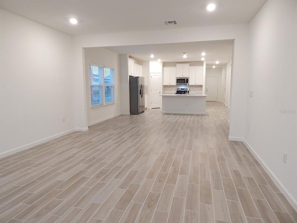 Под контрактом: $1,850 (3 спален, 2 ванн, 2141 Квадратных фут)