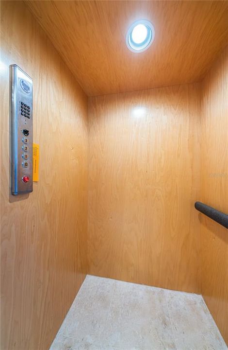 En Venta: $1,250,000 (4 camas, 3 baños, 1935 Pies cuadrados)