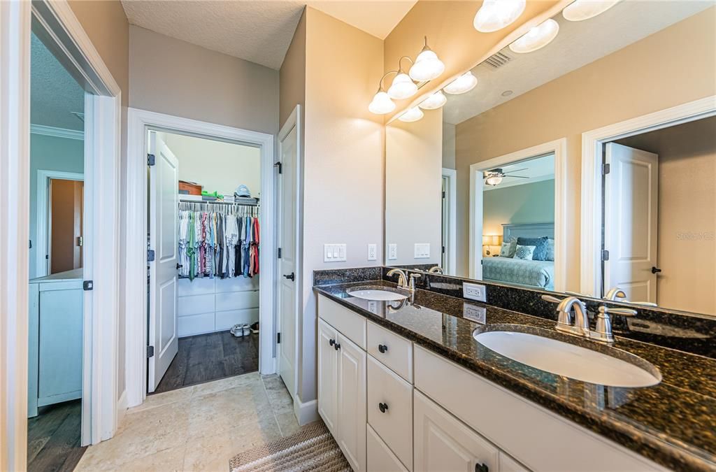 En Venta: $1,250,000 (4 camas, 3 baños, 1935 Pies cuadrados)