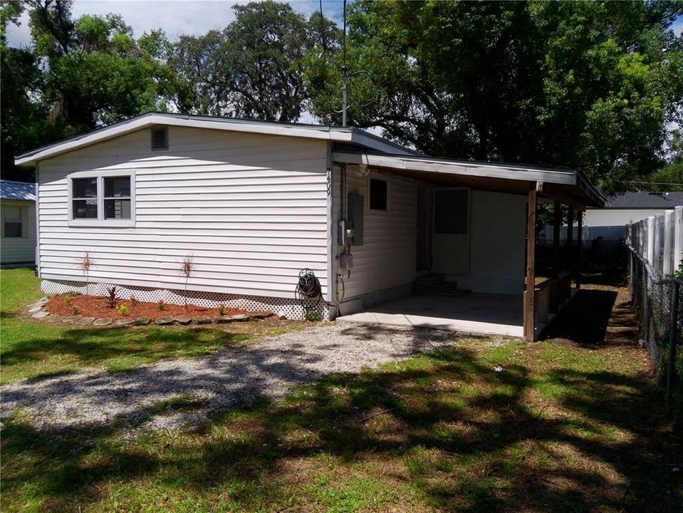 Active With Contract: $289,000 (2 beds, 2 baths, 885 Square Feet)