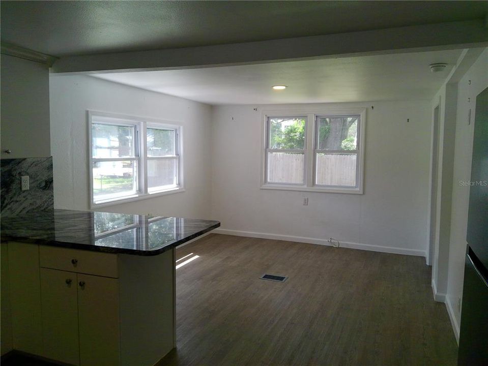 Active With Contract: $289,000 (2 beds, 2 baths, 885 Square Feet)