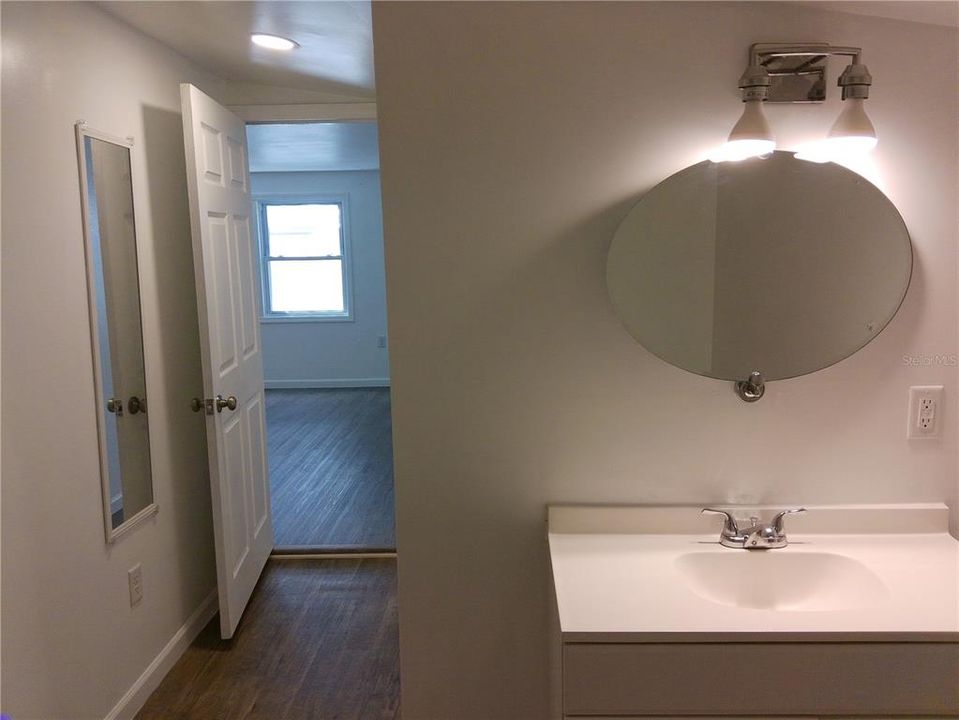 Active With Contract: $289,000 (2 beds, 2 baths, 885 Square Feet)