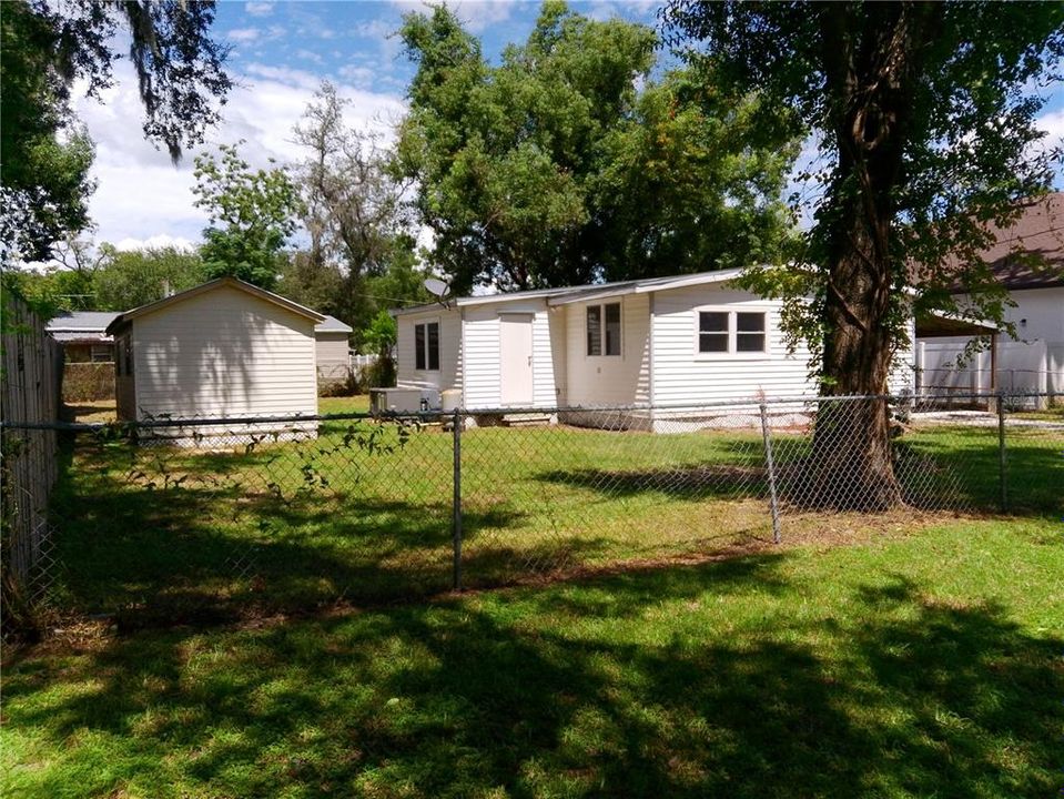 Active With Contract: $289,000 (2 beds, 2 baths, 885 Square Feet)