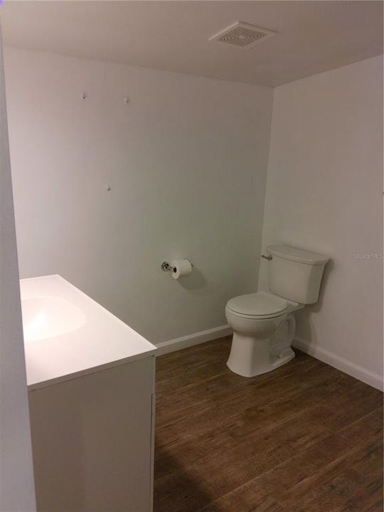 Active With Contract: $289,000 (2 beds, 2 baths, 885 Square Feet)