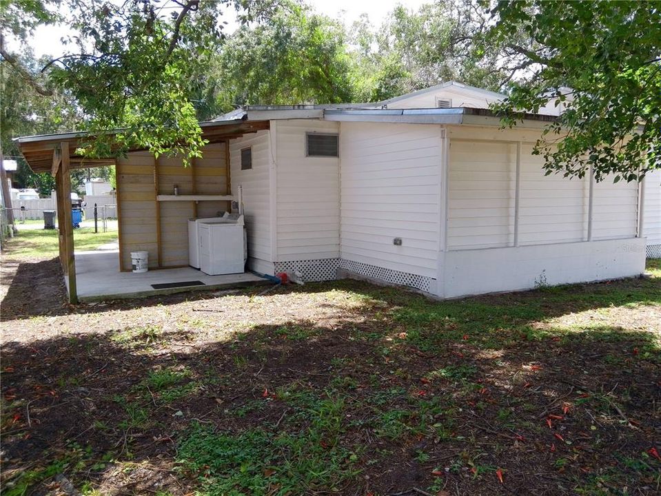 Active With Contract: $289,000 (2 beds, 2 baths, 885 Square Feet)