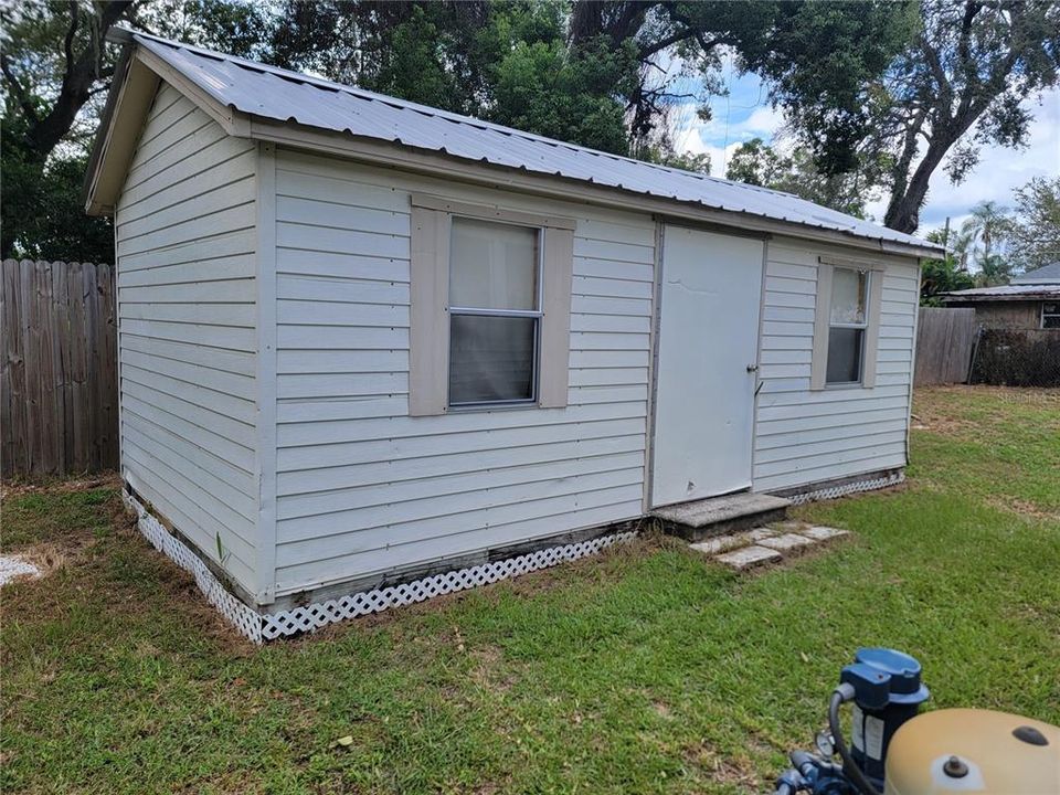 Active With Contract: $289,000 (2 beds, 2 baths, 885 Square Feet)