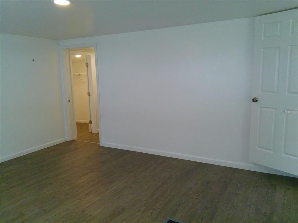 Active With Contract: $289,000 (2 beds, 2 baths, 885 Square Feet)