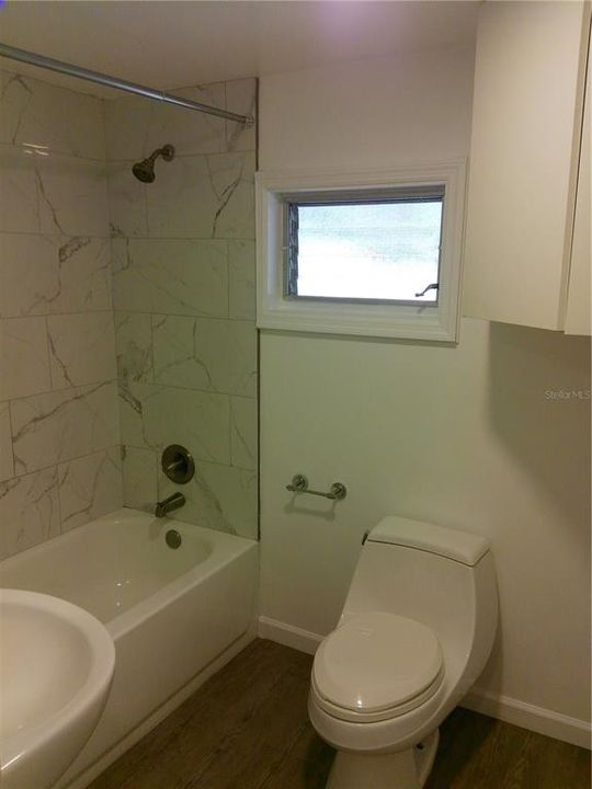 Active With Contract: $289,000 (2 beds, 2 baths, 885 Square Feet)