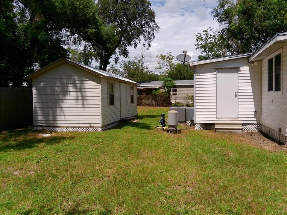 Active With Contract: $289,000 (2 beds, 2 baths, 885 Square Feet)