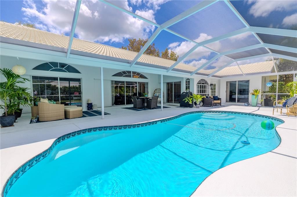 Activo con contrato: $650,000 (3 camas, 2 baños, 2244 Pies cuadrados)