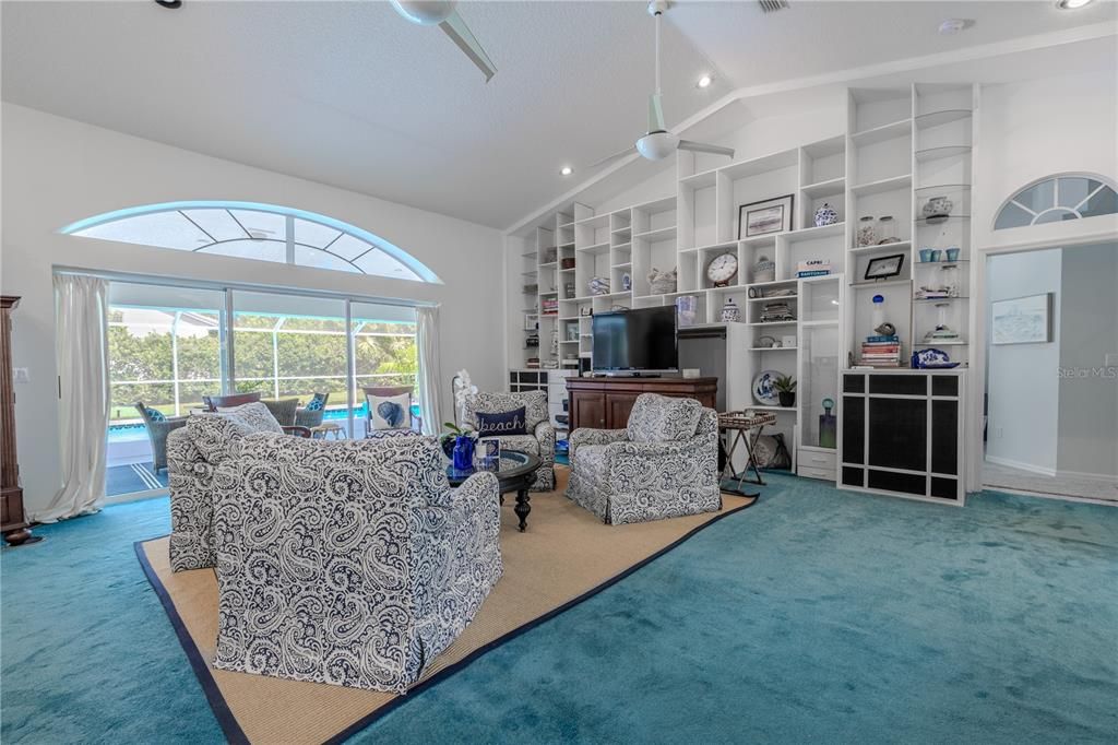 Activo con contrato: $650,000 (3 camas, 2 baños, 2244 Pies cuadrados)