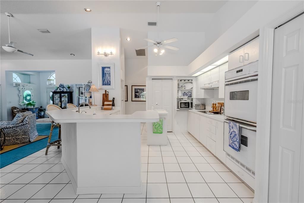 Activo con contrato: $650,000 (3 camas, 2 baños, 2244 Pies cuadrados)