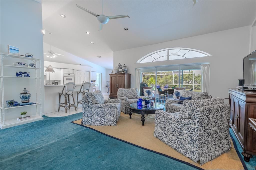 Activo con contrato: $650,000 (3 camas, 2 baños, 2244 Pies cuadrados)