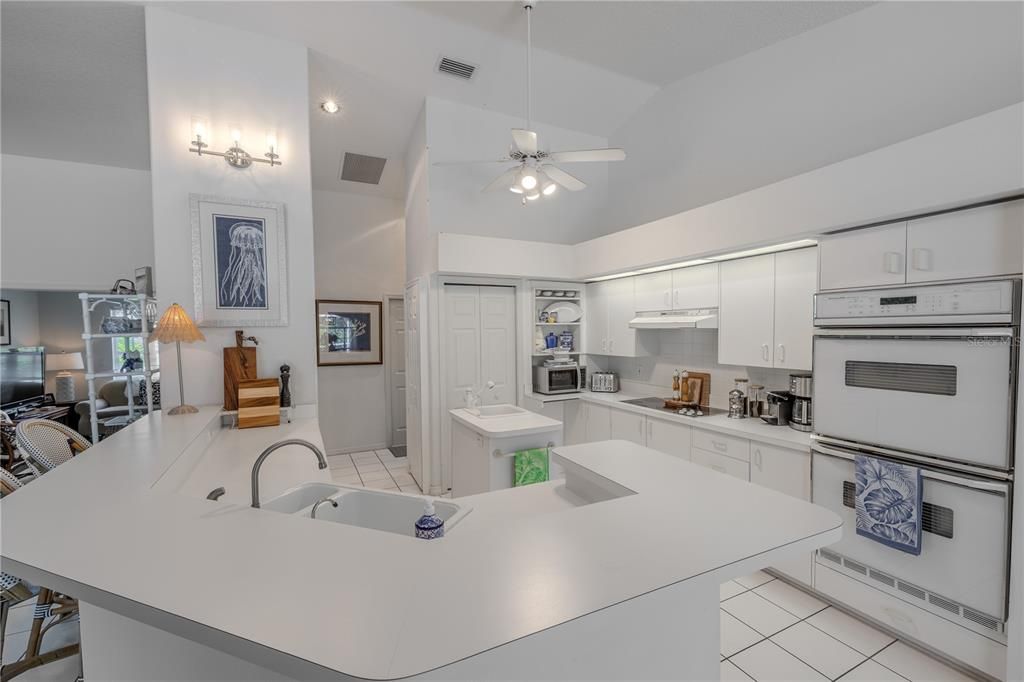 Activo con contrato: $650,000 (3 camas, 2 baños, 2244 Pies cuadrados)