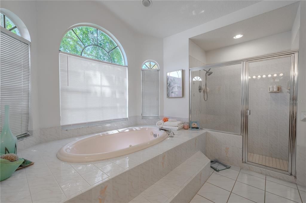 Activo con contrato: $650,000 (3 camas, 2 baños, 2244 Pies cuadrados)