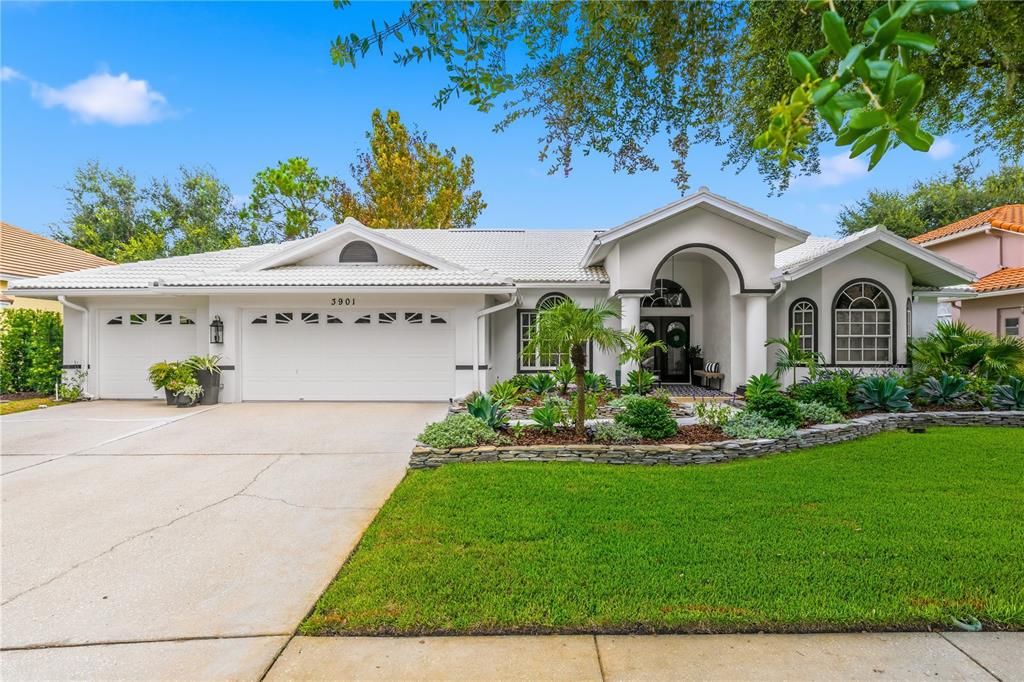 Activo con contrato: $650,000 (3 camas, 2 baños, 2244 Pies cuadrados)