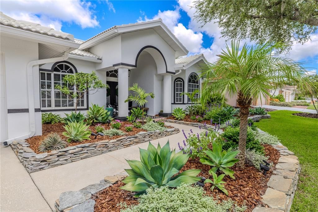 Activo con contrato: $650,000 (3 camas, 2 baños, 2244 Pies cuadrados)