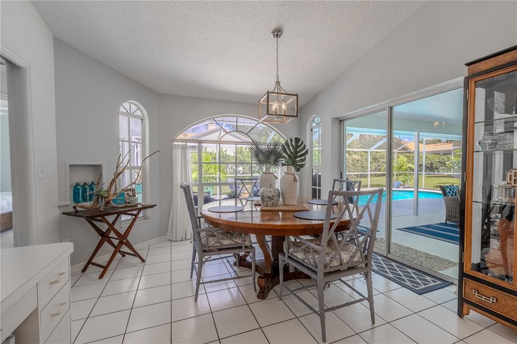 Activo con contrato: $650,000 (3 camas, 2 baños, 2244 Pies cuadrados)