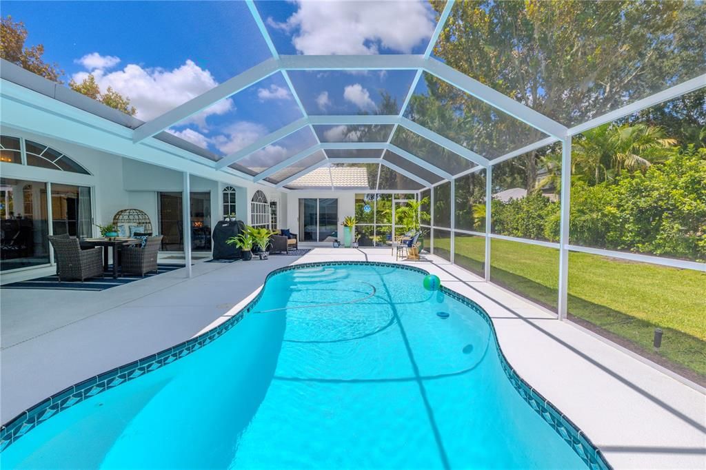 Activo con contrato: $650,000 (3 camas, 2 baños, 2244 Pies cuadrados)