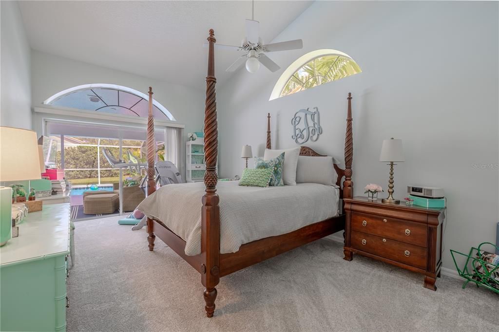 Activo con contrato: $650,000 (3 camas, 2 baños, 2244 Pies cuadrados)