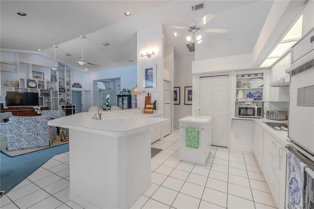 Activo con contrato: $650,000 (3 camas, 2 baños, 2244 Pies cuadrados)