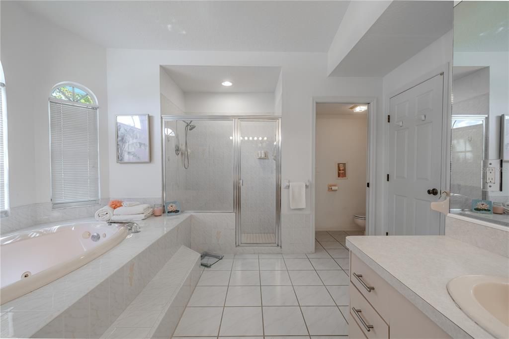 Activo con contrato: $650,000 (3 camas, 2 baños, 2244 Pies cuadrados)