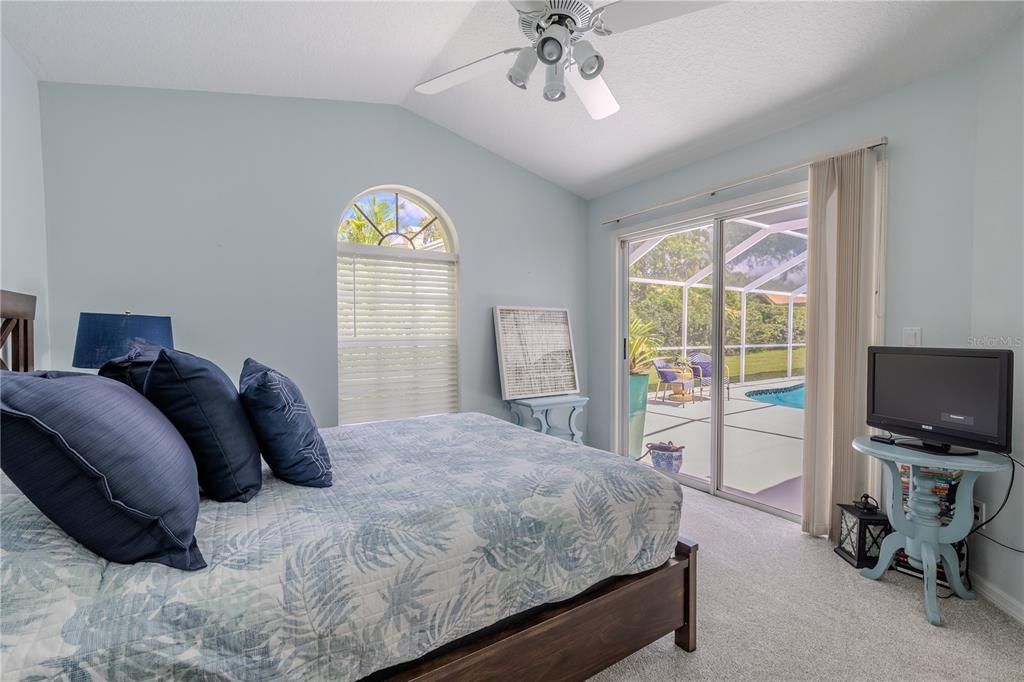 Activo con contrato: $650,000 (3 camas, 2 baños, 2244 Pies cuadrados)