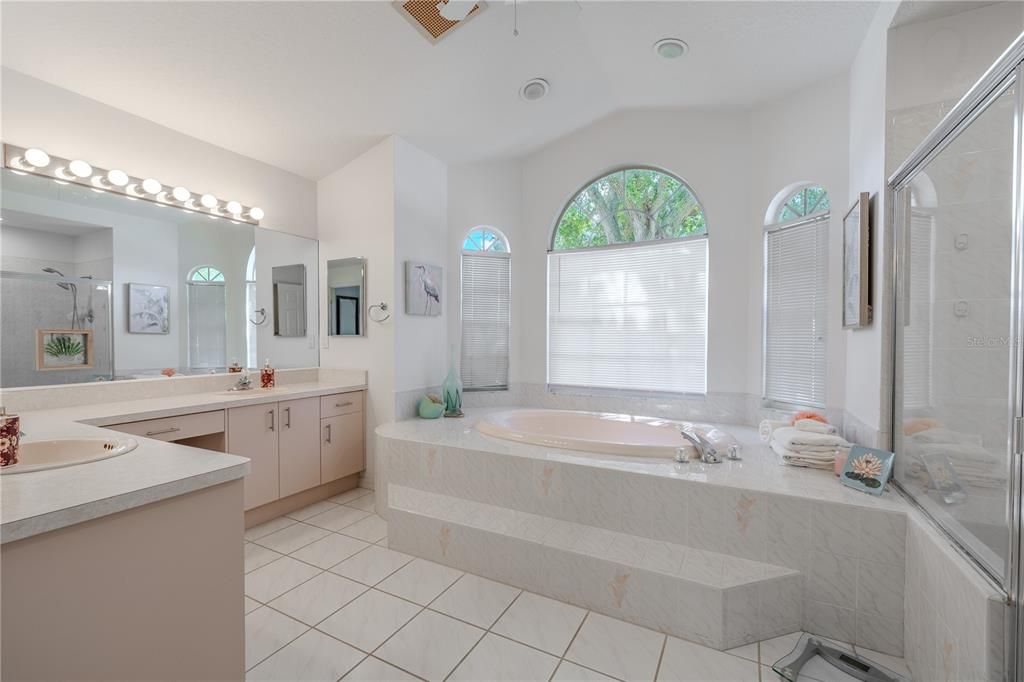 Activo con contrato: $650,000 (3 camas, 2 baños, 2244 Pies cuadrados)