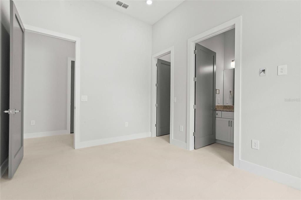 For Sale: $1,475,000 (6 beds, 6 baths, 3574 Square Feet)