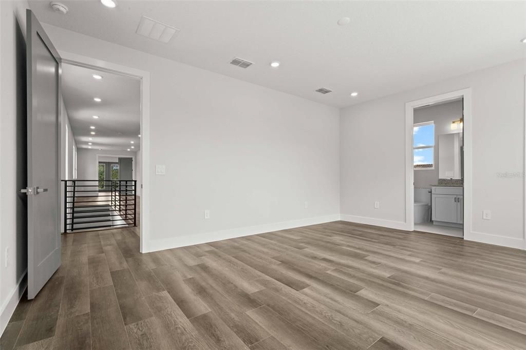 For Sale: $1,475,000 (6 beds, 6 baths, 3574 Square Feet)