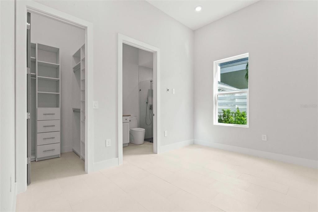 For Sale: $1,475,000 (6 beds, 6 baths, 3574 Square Feet)