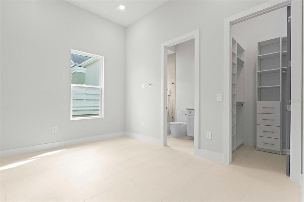 For Sale: $1,475,000 (6 beds, 6 baths, 3574 Square Feet)