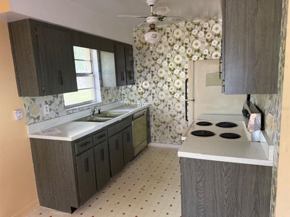 Activo con contrato: $190,000 (3 camas, 2 baños, 1455 Pies cuadrados)