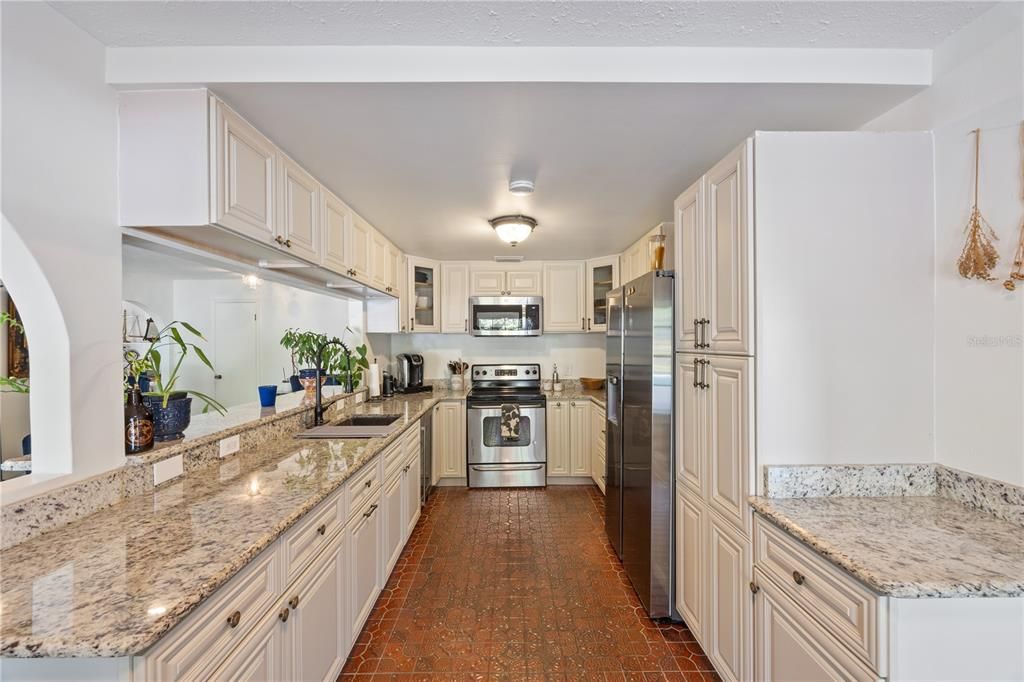 For Sale: $769,000 (3 beds, 2 baths, 2981 Square Feet)