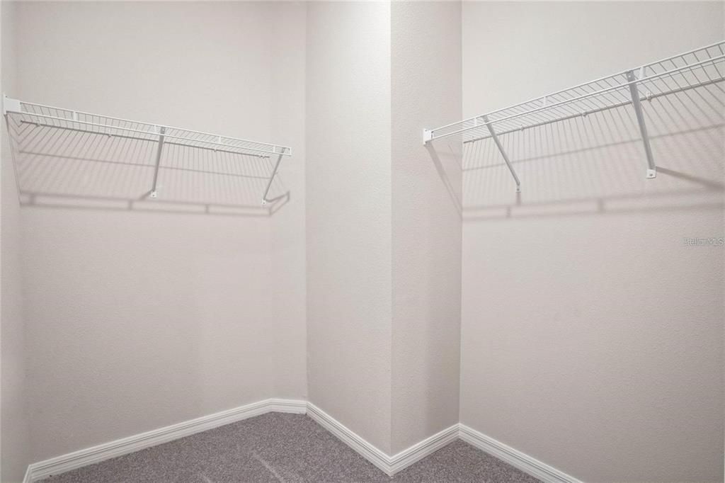 合同活跃: $299,990 (3 贝兹, 2 浴室, 1426 平方英尺)