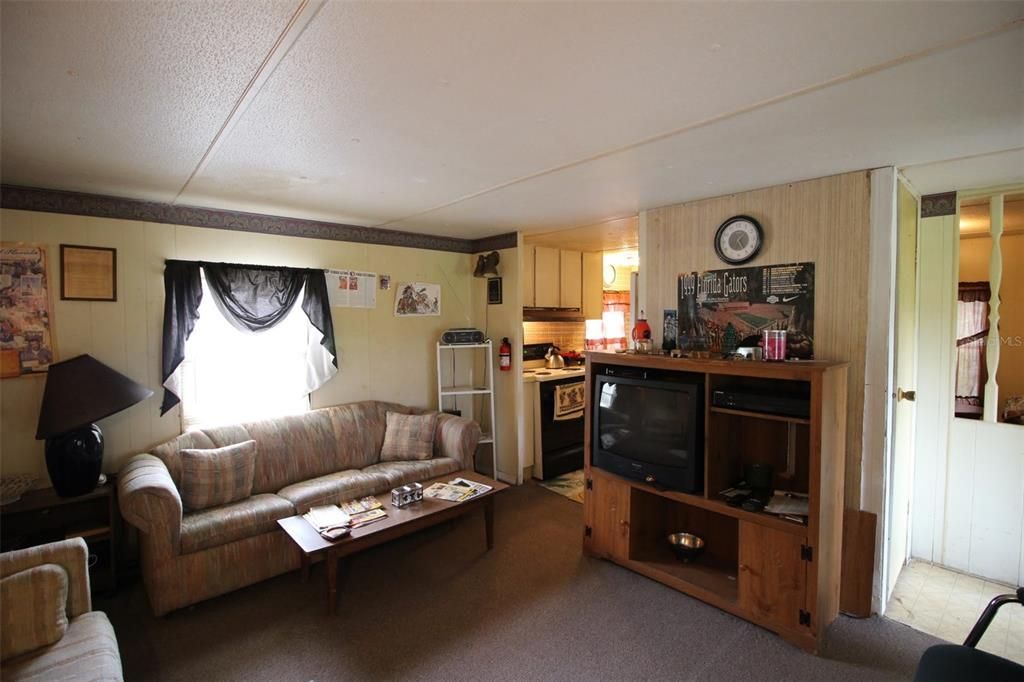 For Sale: $99,900 (2 beds, 1 baths, 644 Square Feet)