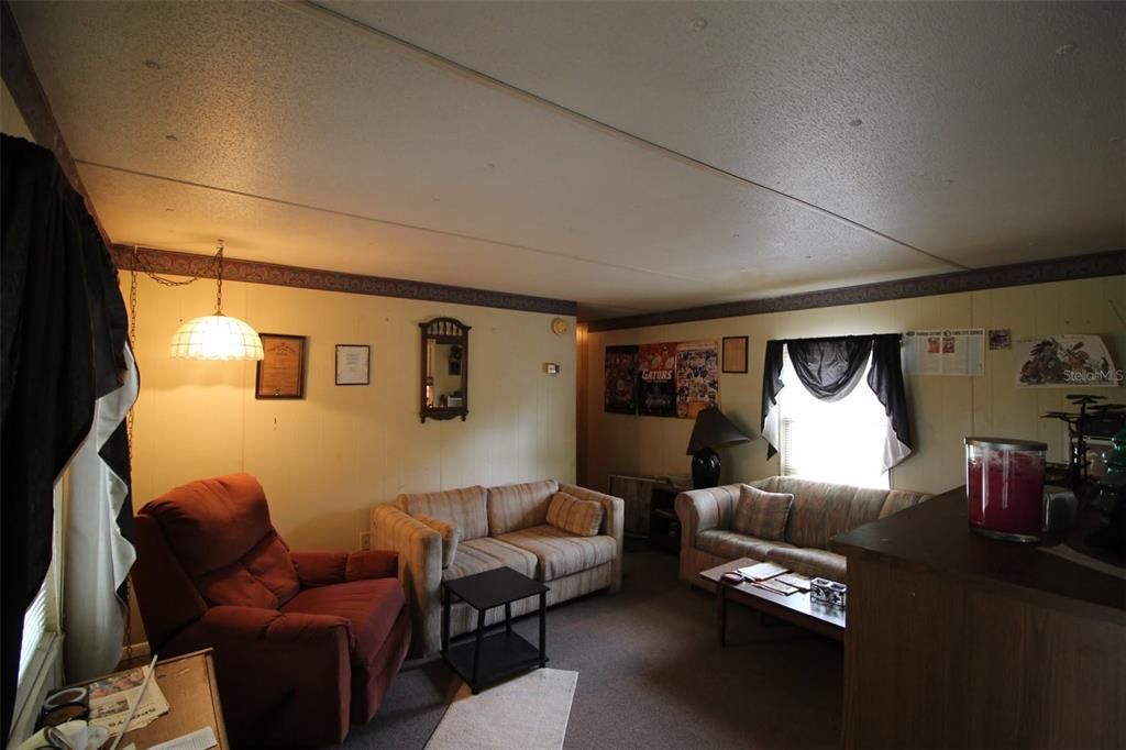 For Sale: $99,900 (2 beds, 1 baths, 644 Square Feet)
