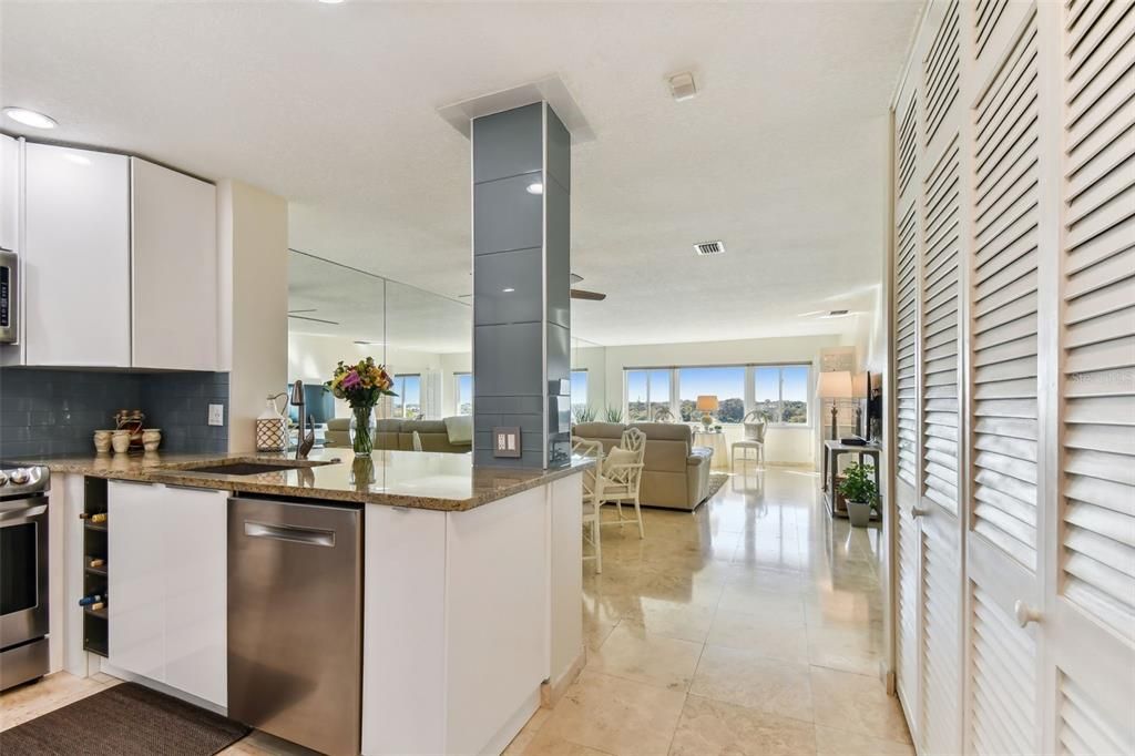 На продажу: $320,000 (1 спален, 2 ванн, 1050 Квадратных фут)