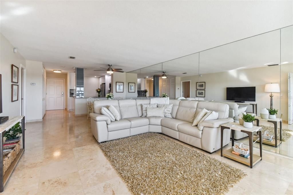 На продажу: $320,000 (1 спален, 2 ванн, 1050 Квадратных фут)