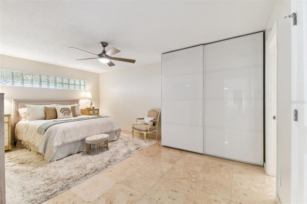 На продажу: $320,000 (1 спален, 2 ванн, 1050 Квадратных фут)